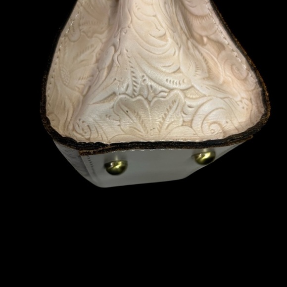 LOW START Patricia Nash Cream Embossed Leather Purse bag Inside is suede - Picture 5 of 11